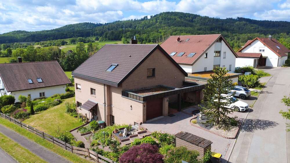 Einfamilienhaus Sachsenheim - 8 Zimmer, 255 m&sup2;, 599.000&euro; | Angebot:23733775