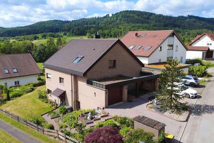 Haus Sachsenheim - 8 Zimmer, 255 m&sup2;, 599.000&euro; | Angebot:23733775