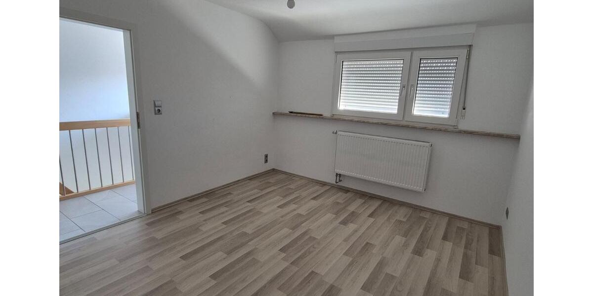 Doppelhaushälfte Bretten - 5 Zimmer, 90 m&sup2;, 445.000&euro; | Angebot:25063292