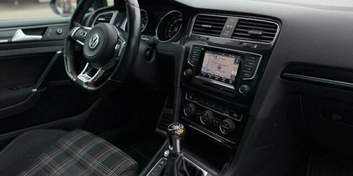 VW Golf VII Lim. GTI BMT Kamera ABT 300 PS 198.000 km 12.990 &euro; Neckarsulm 74172