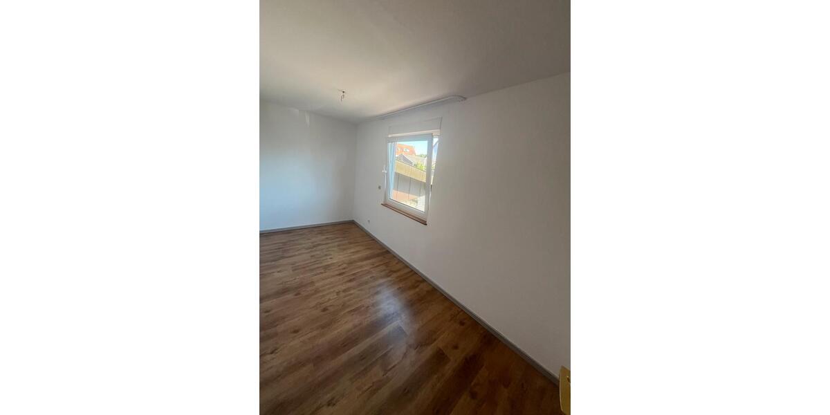 Einfamilienhaus Neckarwestheim - 9 Zimmer, 216 m&sup2;, 699.000&euro; | Angebot:27096900