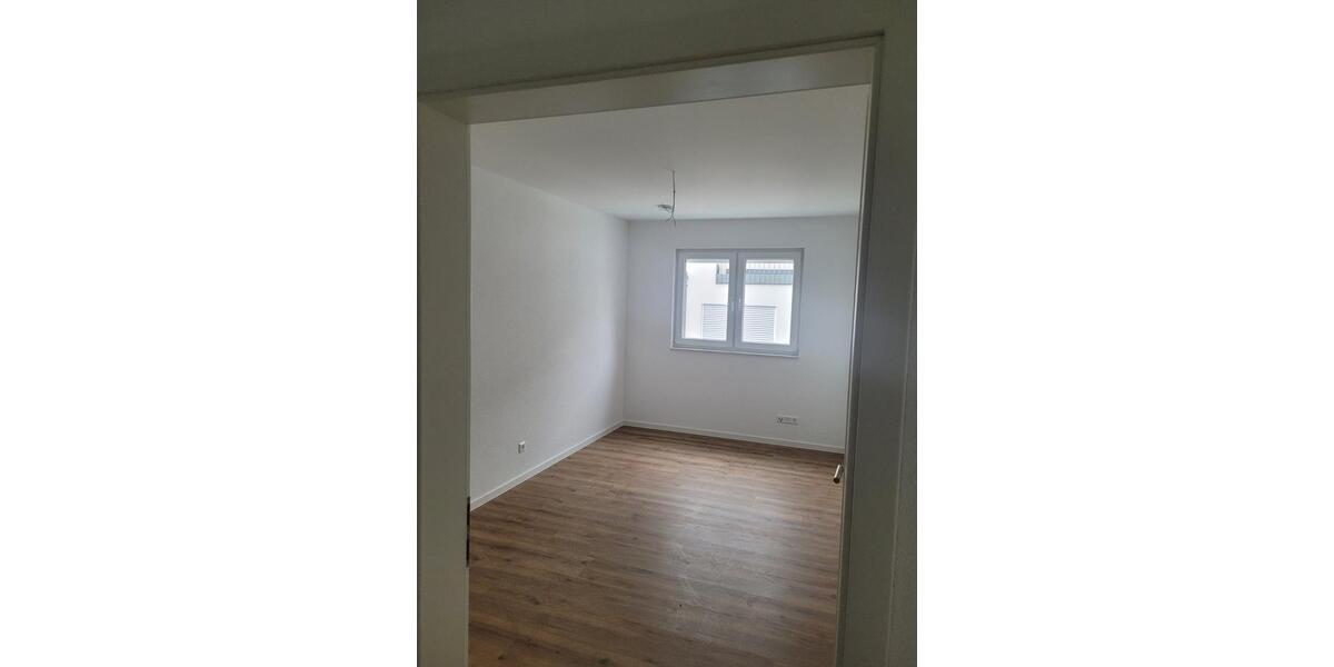 Erdgeschoßwohnung Bad Friedrichshall - 4.5 Zimmer, 90 m&sup2;, 1.600&euro; | Angebot:25571688
