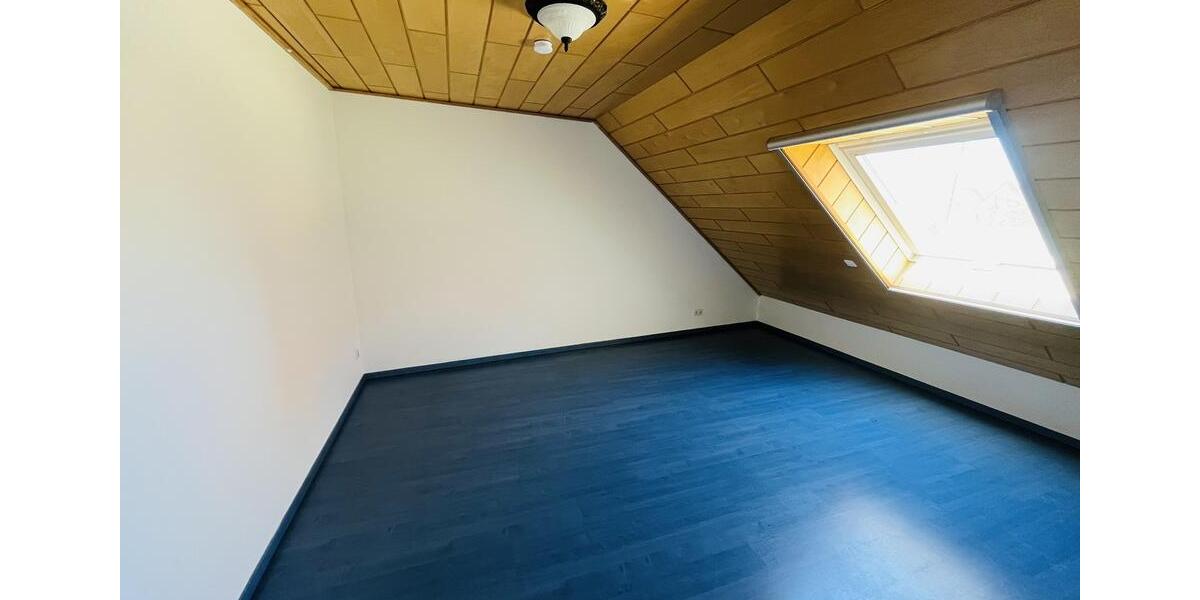 Dachgeschoßwohnung Bad Rappenau - 2.5 Zimmer, 67 m&sup2;, 975&euro; | Angebot:25960105