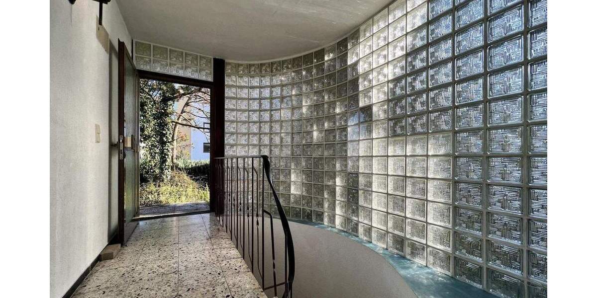 Einfamilienhaus Sersheim - 8 Zimmer, 218 m&sup2;, 585.000&euro; | Angebot:25706115