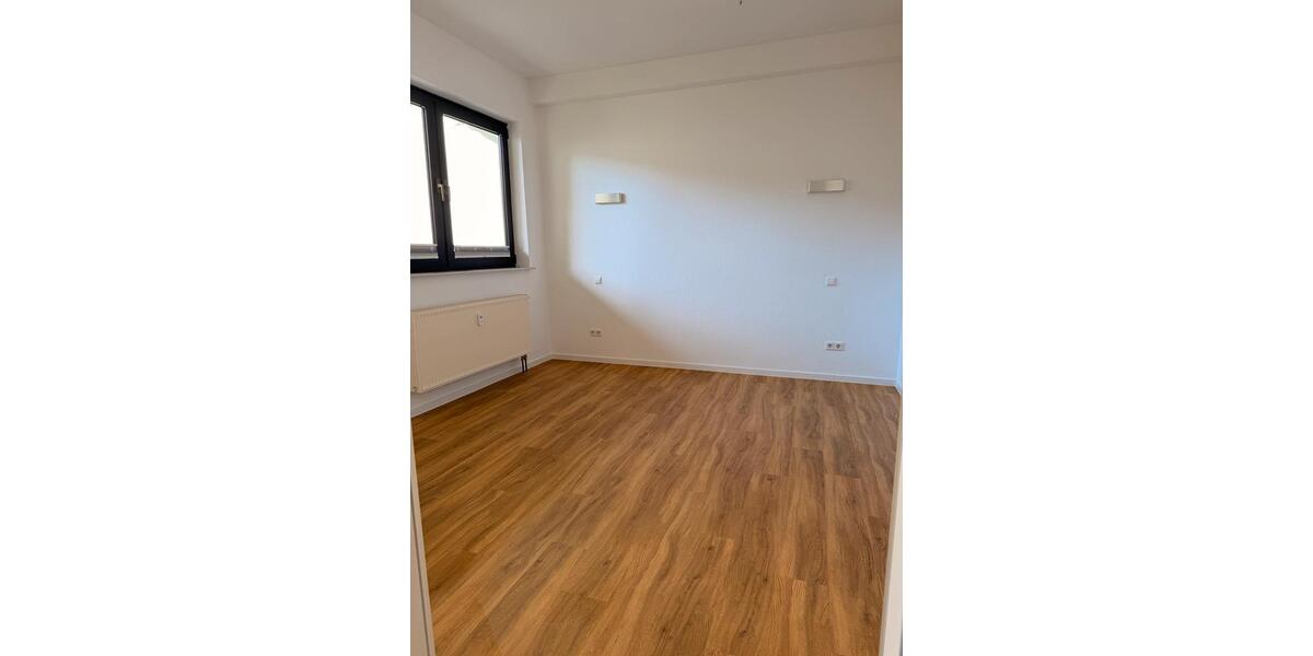 Erdgeschoßwohnung Sulzfeld - 3 Zimmer, 93 m&sup2;, 900&euro; | Angebot:24548075