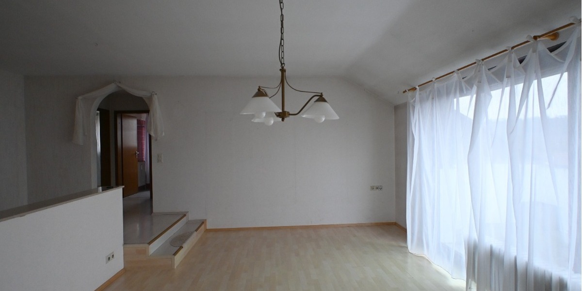 Einziehen, gestalten, wohlfühlen – Ihr Zuhause mit Schlossblick - Dachgeschoßwohnung Vaihingen | Angebot:24862389