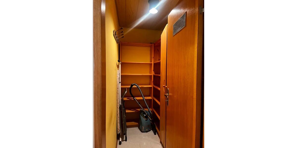 Etagenwohnung Sachsenheim - 2.5 Zimmer, 70 m&sup2;, 1.050&euro; | Angebot:25931289