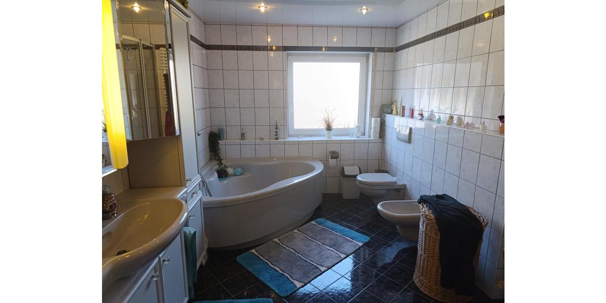 ObjNr:19662 - Tolles 2-3 Familienhaus mit Gewerbehalle in guter Lage von Mühlhausen - Mehrfamilienhaus, Wohnhaus Mühlhausen | Angebot:23602149