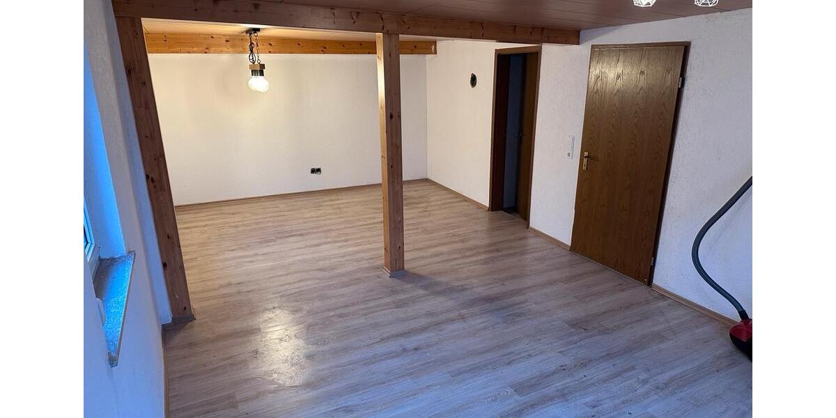 Etagenwohnung Eberdingen - 3 Zimmer, 80 m&sup2;, 1.000&euro; | Angebot:24414396