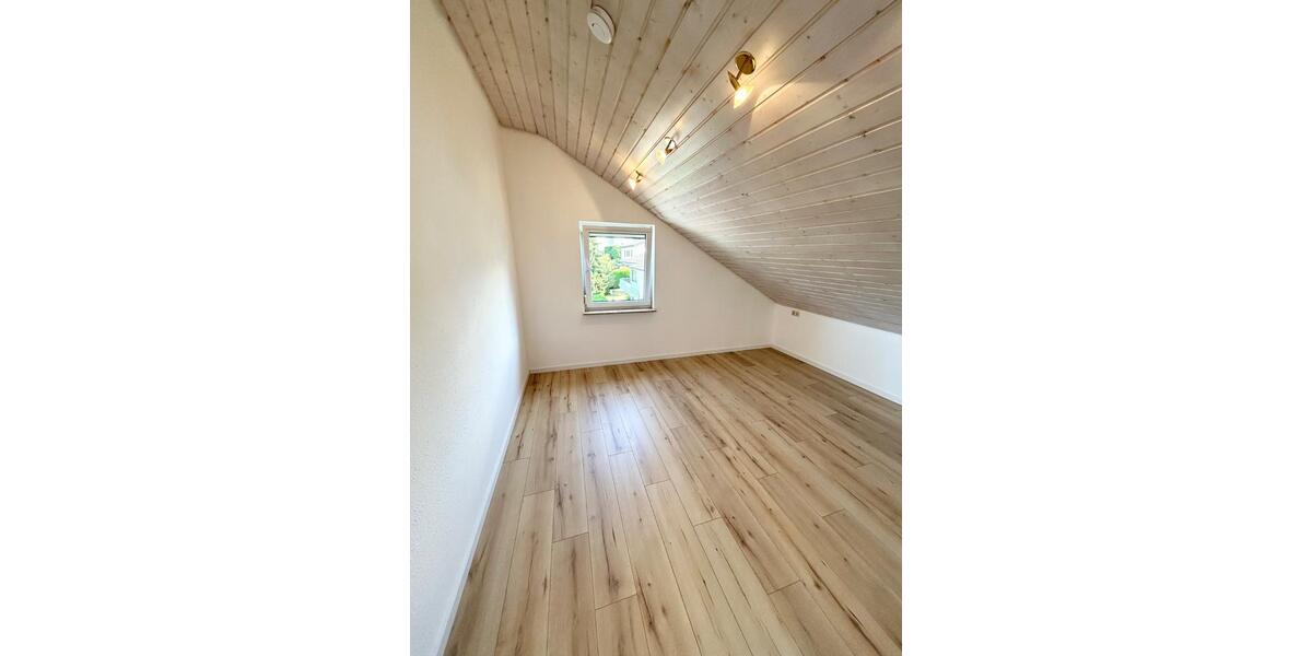 Dachgeschoßwohnung Oberriexingen - 3 Zimmer, 76 m&sup2;, 912&euro; | Angebot:25936829