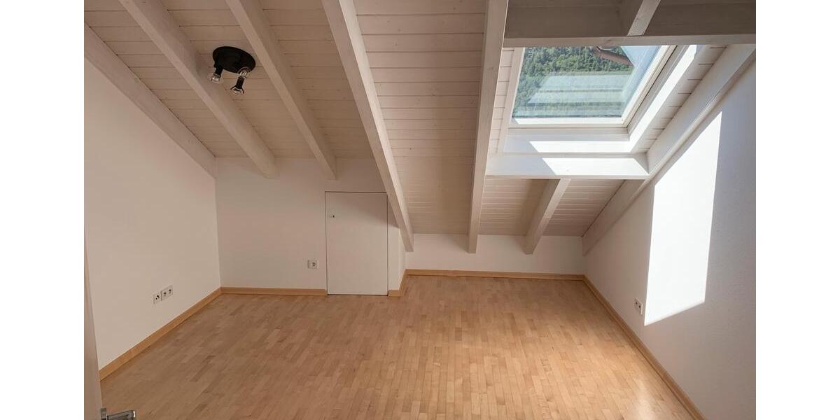 Dachgeschoßwohnung Angelbachtal - 3 Zimmer, 120 m&sup2;, 1.100&euro; | Angebot:25823523