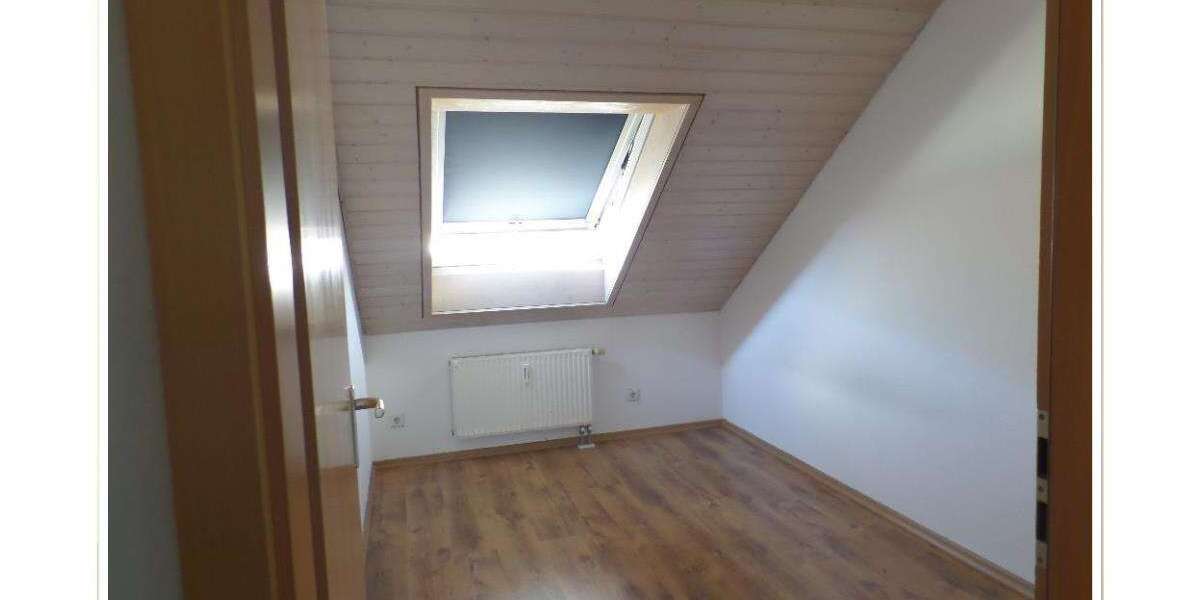 Etagenwohnung Besigheim - 3 Zimmer, 92 m&sup2;, 1.100&euro; | Angebot:25998702