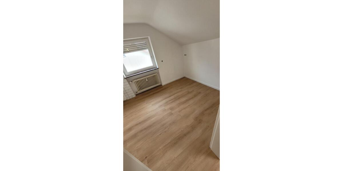 Dachgeschoßwohnung Walzbachtal - 4 Zimmer, 81 m&sup2;, 950&euro; | Angebot:25231301