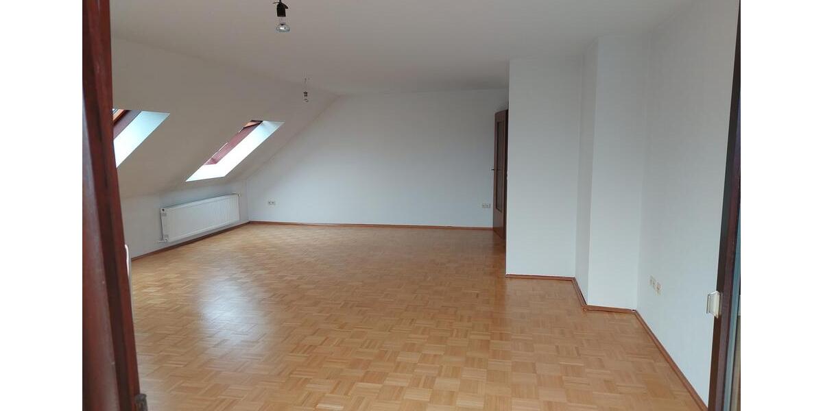 Dachgeschoßwohnung Haßmersheim - 4 Zimmer, 109 m&sup2;, 900&euro; | Angebot:25906945