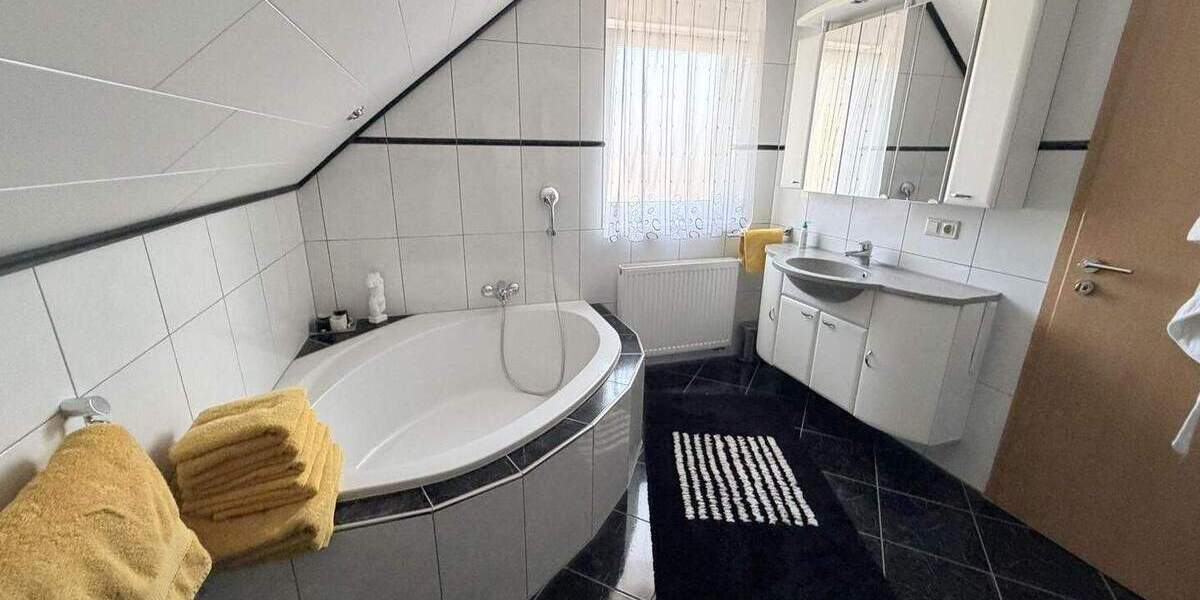 Einfamilienhaus Sinsheim Dühren - 7 Zimmer, 190 m&sup2;, 645.000&euro; | Angebot:25730296