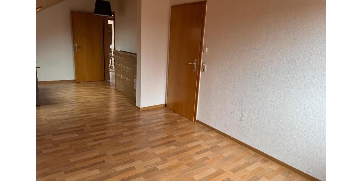 Dachgeschoßwohnung Kirchardt - 3 Zimmer, 75 m&sup2;, 640&euro; | Angebot:25892371