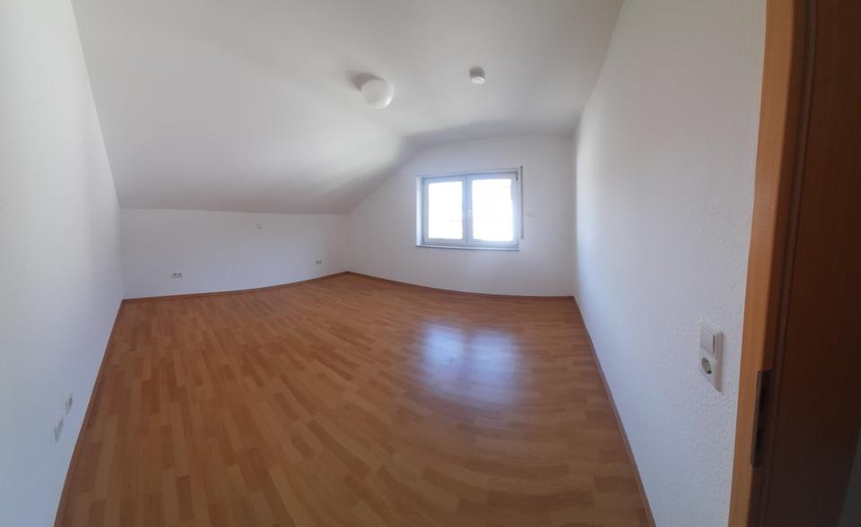 Dachgeschoßwohnung Mühlhausen - 4 Zimmer, 106 m&sup2;, 1.350&euro; | Angebot:25262535