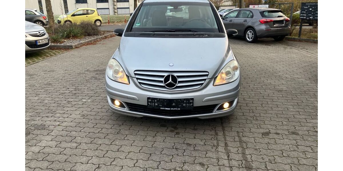 Mercedes-Benz B 180 273.512 km 1.420 &euro; Oedheim 74229