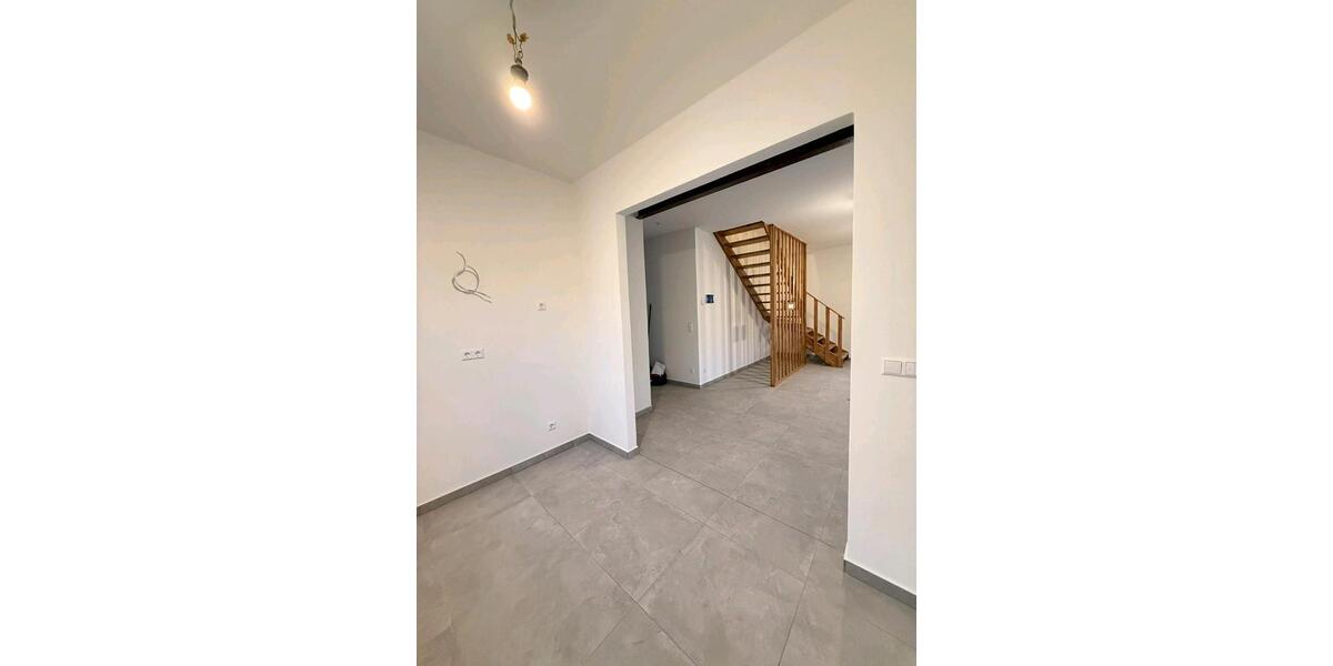 Einfamilienhaus Östringen - 5 Zimmer, 145 m&sup2;, 1.600&euro; | Angebot:25282563