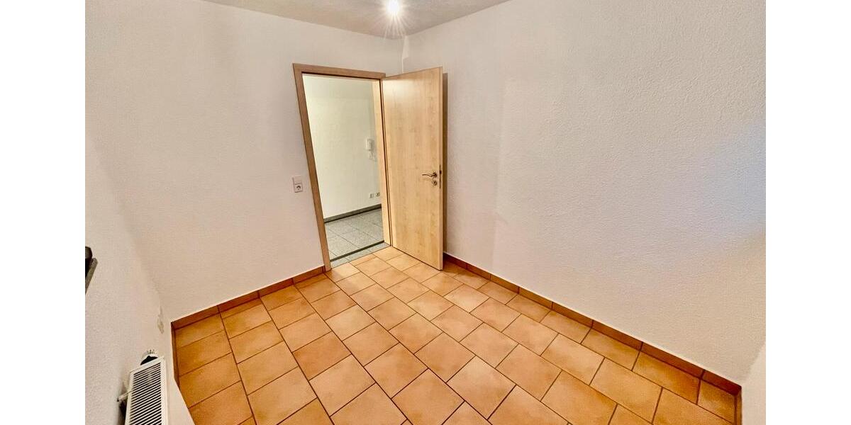 Etagenwohnung Kirchardt - 5 Zimmer, 90 m&sup2;, 900&euro; | Angebot:25378346