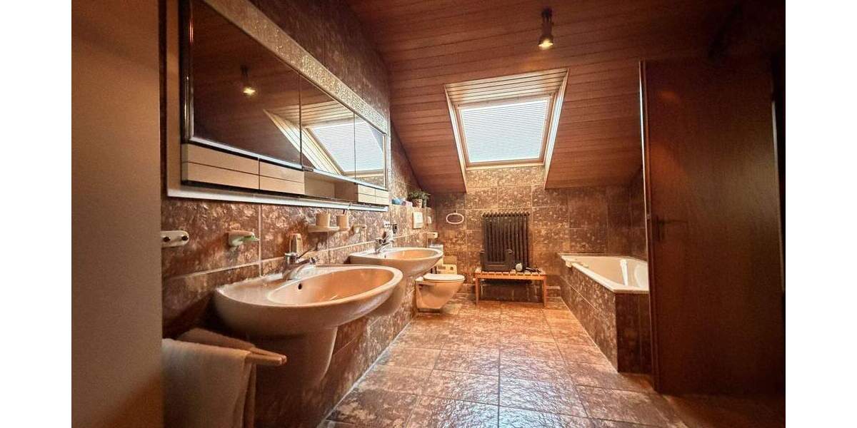 Einfamilienhaus Bretten Gölshausen - 7 Zimmer, 216 m&sup2;, 695.000&euro; | Angebot:25776304