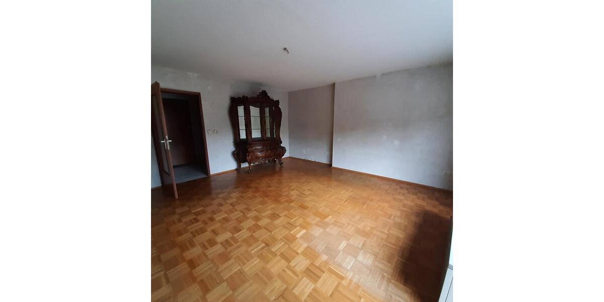 Etagenwohnung Bruchsal - 2 Zimmer, 83 m&sup2;, 930&euro; | Angebot:25873587