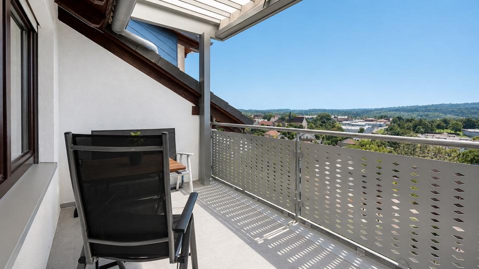 Dachgeschoßwohnung Östringen - 3.5 Zimmer, 125 m&sup2;, 299.000&euro; | Angebot:26984823