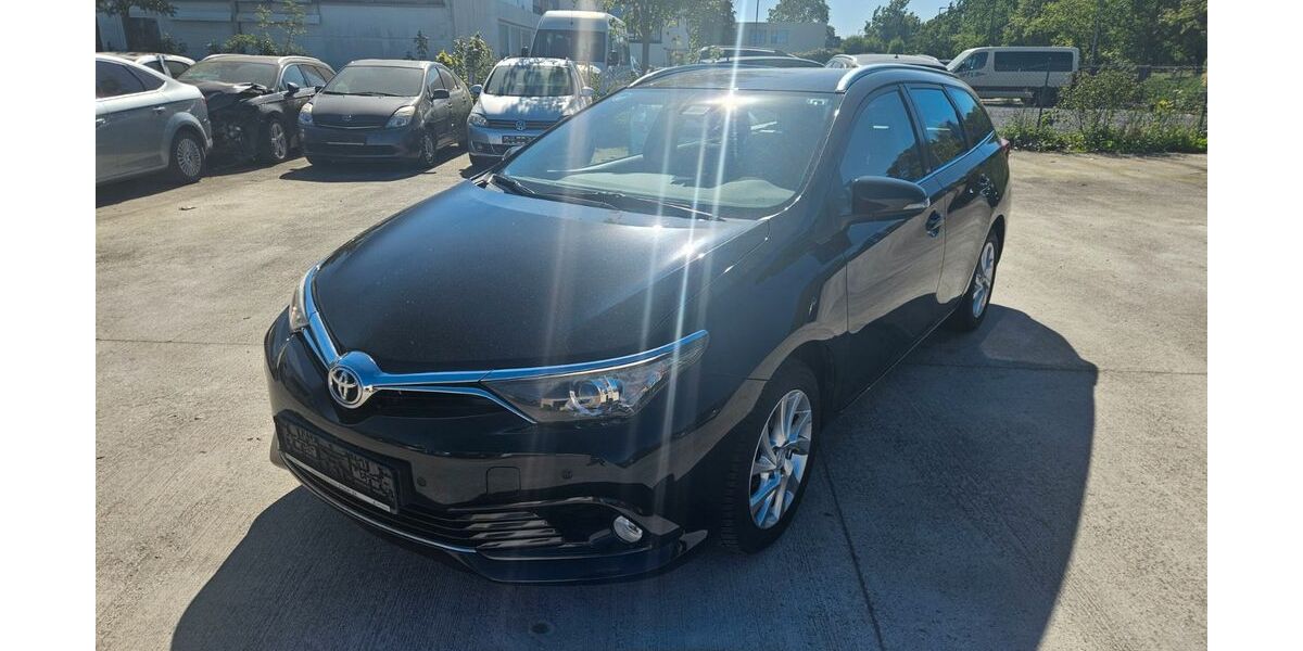 Toyota Auris 212.000 km 6.700 &euro; Bruchsal 76646