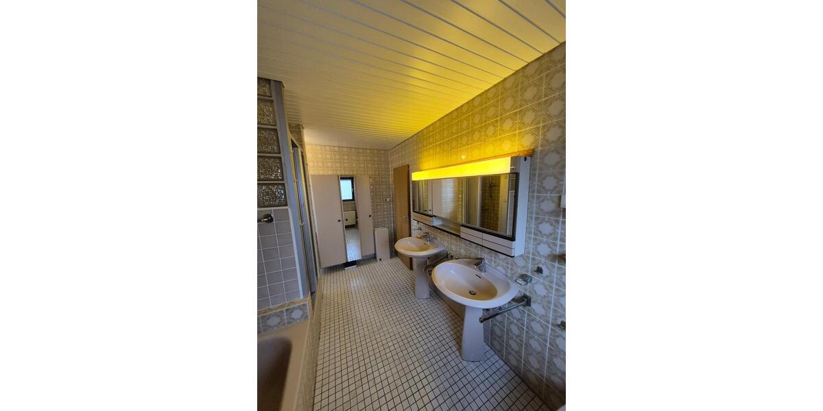 Einfamilienhaus Walzbachtal - 9 Zimmer, 285 m&sup2;, 600.000&euro; | Angebot:26039472