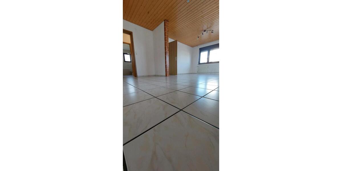 Etagenwohnung Markgröningen - 3 Zimmer, 93 m&sup2;, 1.200&euro; | Angebot:25710215