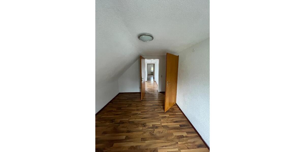 Dachgeschoßwohnung Weinsberg - 3 Zimmer, 70 m&sup2;, 850&euro; | Angebot:25394832