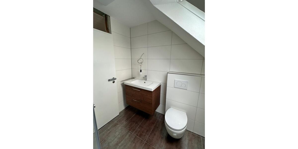 Dachgeschoßwohnung Sankt Leon-Rot Rot - 3 Zimmer, 80 m&sup2;, 1.100&euro; | Angebot:25472489