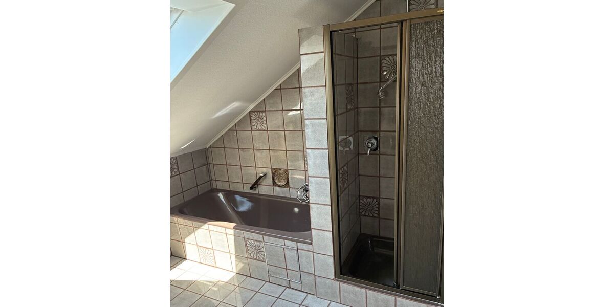 Gepflegte Doppelhaushälfte mit großem Garten in Top-Wohnlage - Einfamilienhaus Cleebronn | Angebot:27294861
