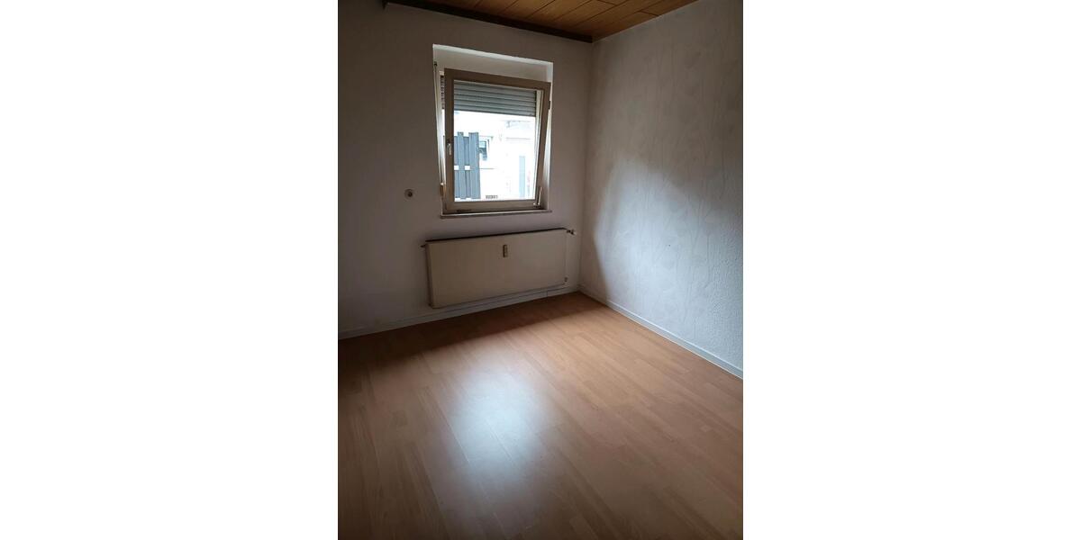 Erdgeschoßwohnung Lauffen am Neckar - 4 Zimmer, 91 m&sup2;, 1.000&euro; | Angebot:25851465