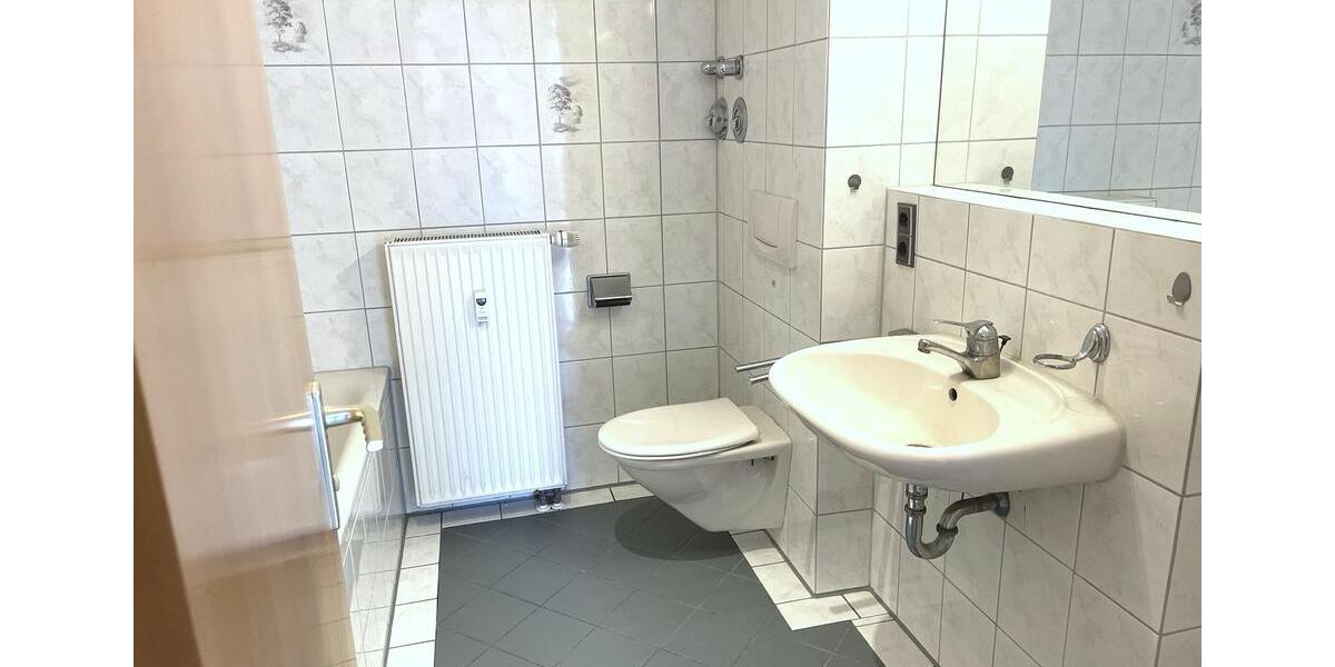 Etagenwohnung Mundelsheim - 3.5 Zimmer, 95 m&sup2;, 1.230&euro; | Angebot:25990848