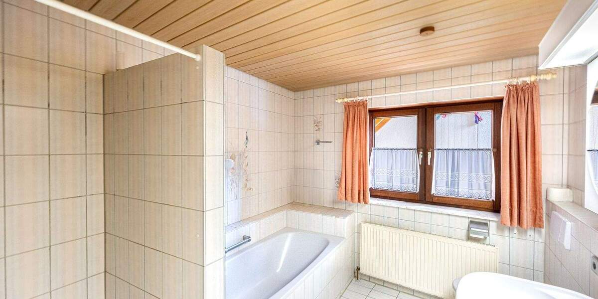 Einfamilienhaus Sachsenheim Kleinsachsenheim - 8 Zimmer, 167 m&sup2;, 545.000&euro; | Angebot:25697963