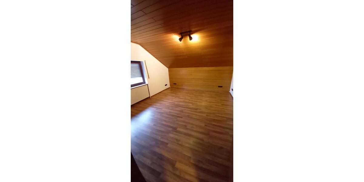 Dachgeschoßwohnung Forst - 2 Zimmer, 75 m&sup2;, 650&euro; | Angebot:26611963