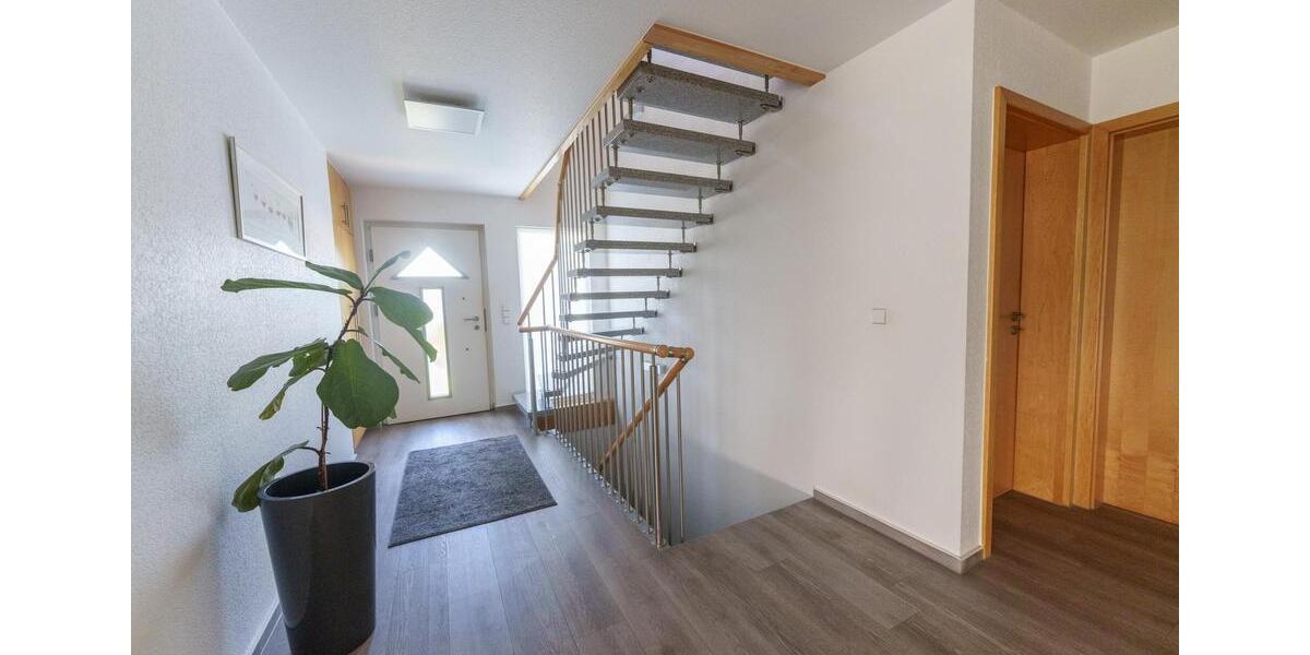 Einfamilienhaus Bad Friedrichshall - 6 Zimmer, 240 m&sup2;, 2.650&euro; | Angebot:25832076