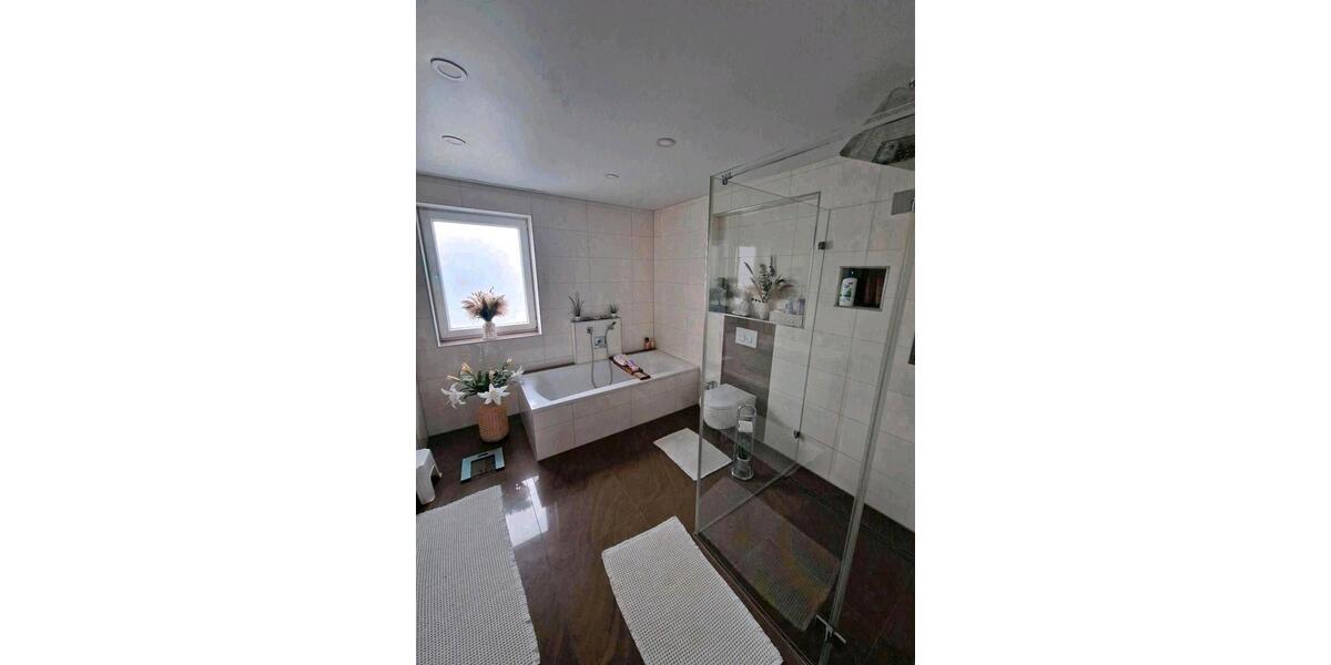 Doppelhaushälfte Neckarsulm - 9 Zimmer, 200 m&sup2;, 749.000&euro; | Angebot:25945595