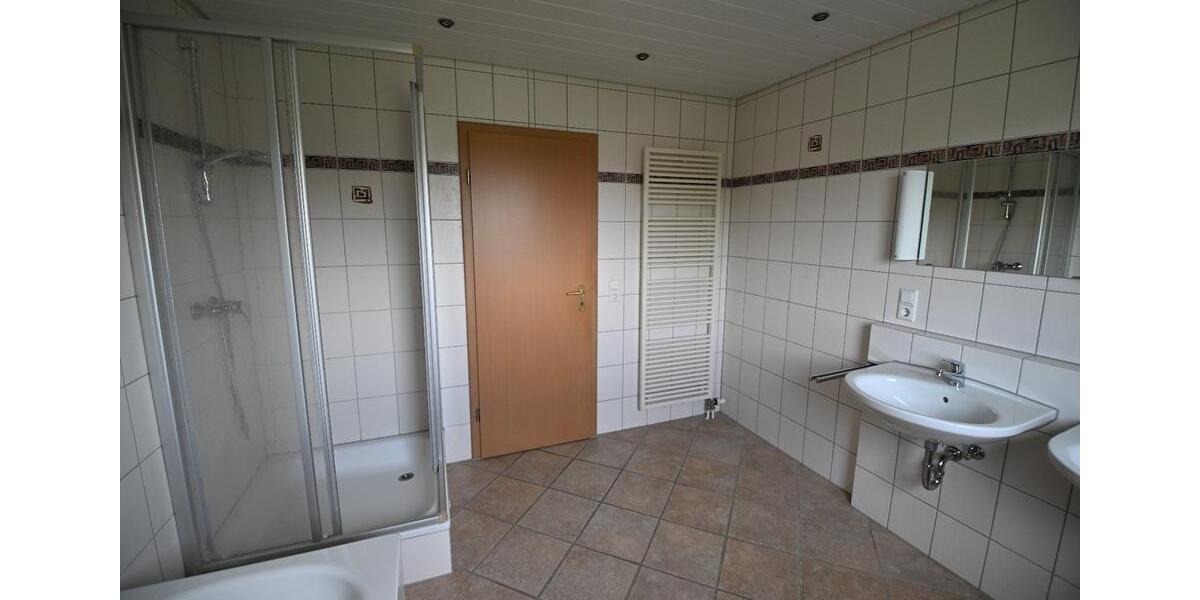 Etagenwohnung Walzbachtal - 3.5 Zimmer, 105 m&sup2;, 1.260&euro; | Angebot:26578985