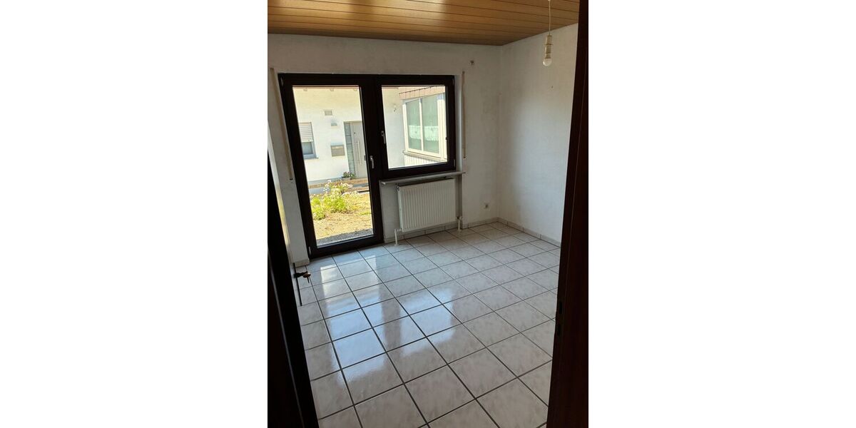 Gepflegte Doppelhaushälfte mit großem Garten in Top-Wohnlage - Einfamilienhaus Cleebronn | Angebot:27294861