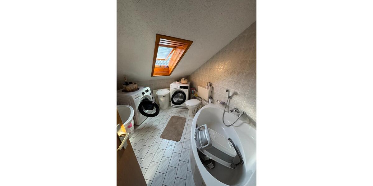 Dachgeschoßwohnung Kraichtal - 3 Zimmer, 65 m&sup2;, 670&euro; | Angebot:25638382