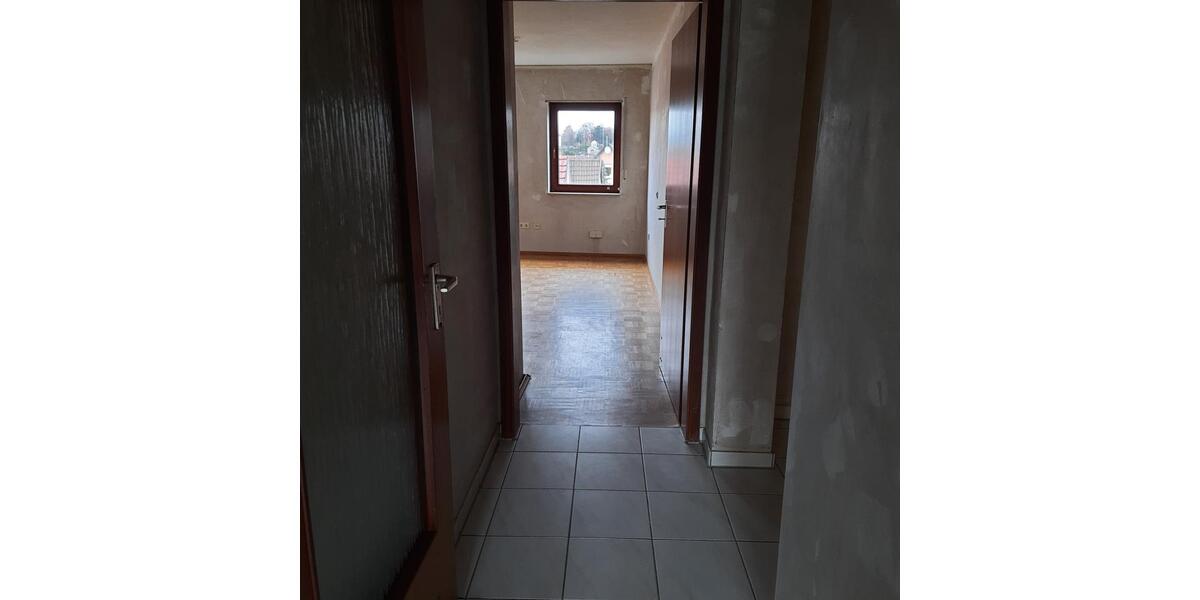 Etagenwohnung Bruchsal - 2 Zimmer, 83 m&sup2;, 930&euro; | Angebot:25873587