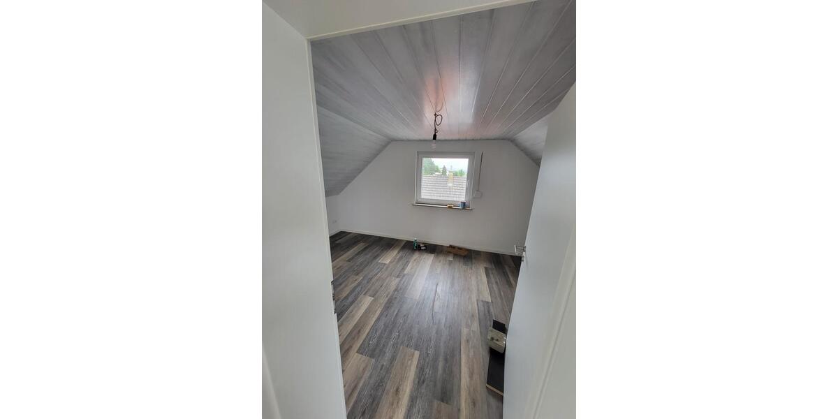 Etagenwohnung Malsch - 5 Zimmer, 121 m&sup2;, 1.500&euro; | Angebot:25894885