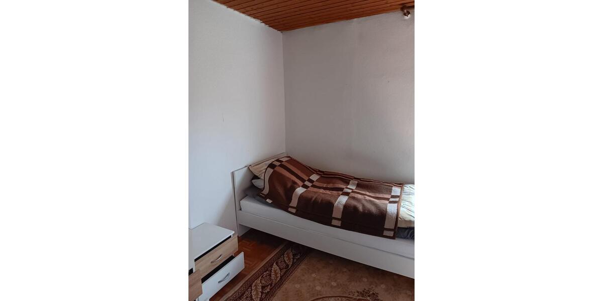 Etagenwohnung Neckarwestheim - 3 Zimmer, 85 m&sup2;, 300&euro; | Angebot:24857805