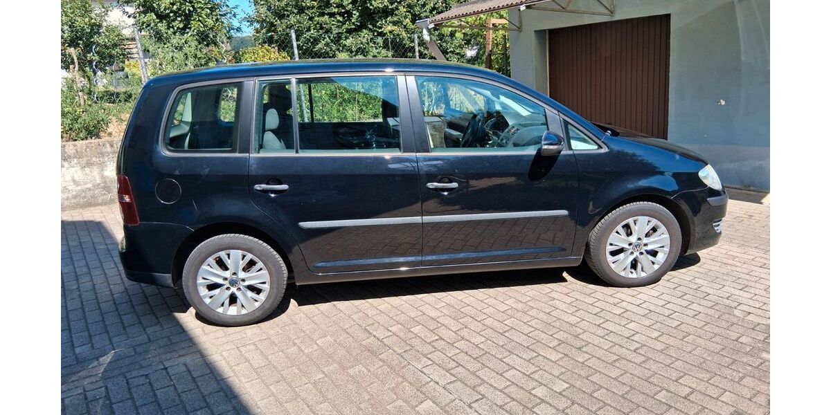 VW Touran 195.000 km 3.100 &euro; Spechbach 74937