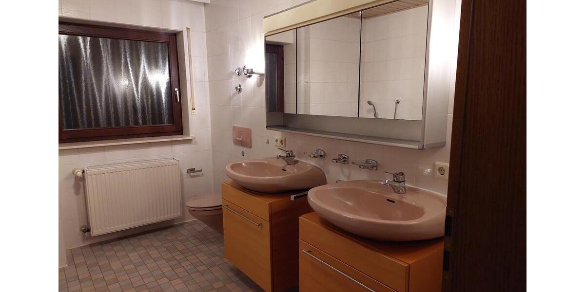 Dachgeschoßwohnung Haßmersheim - 4 Zimmer, 109 m&sup2;, 900&euro; | Angebot:25906945