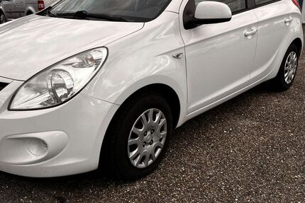 Hyundai i20 90.000 km 3.150 &euro; Bad Rappenau OT Obergimpern 74906