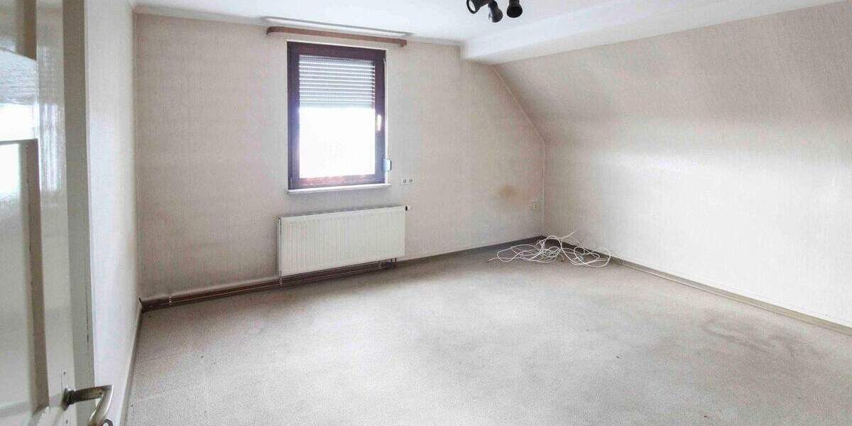 Einfamilienhaus Güglingen - 6 Zimmer, 149 m&sup2;, 299.000&euro; | Angebot:25749592