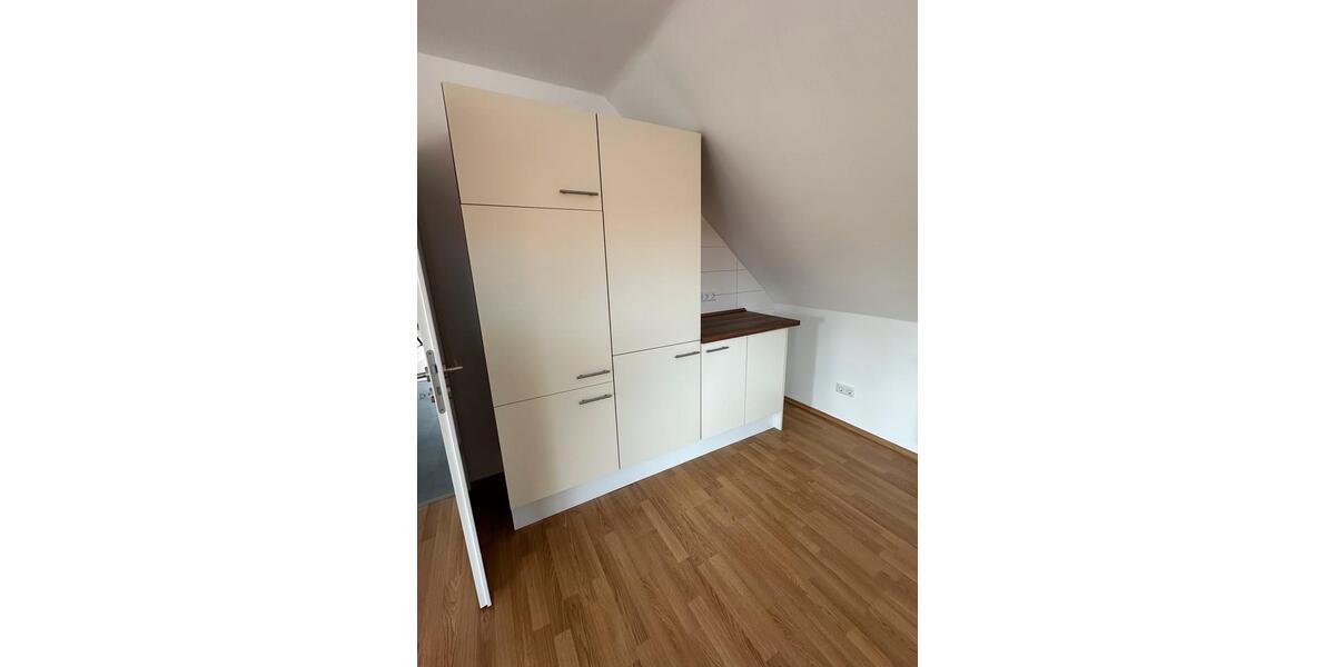 Dachgeschoßwohnung Sankt Leon-Rot Rot - 3 Zimmer, 80 m&sup2;, 1.100&euro; | Angebot:25472489